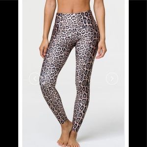Onzie legging size large leopard print NWT